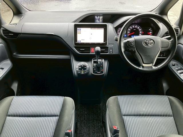 Toyota Voxy 2015 White image 2