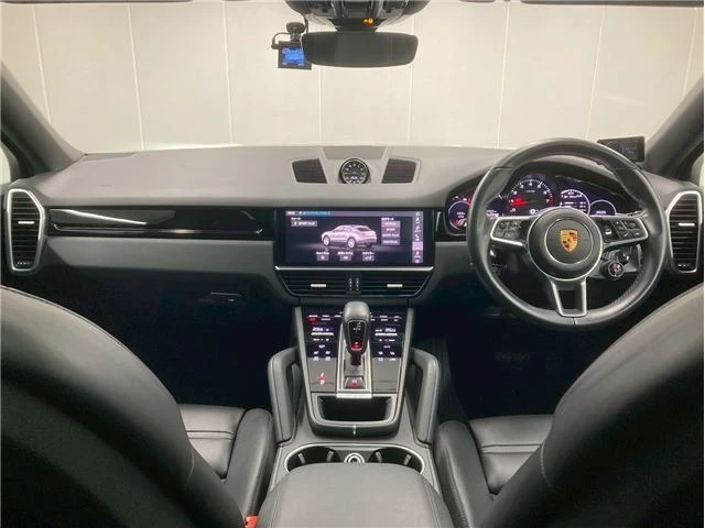 Porsche Cayenne Coupe White 2021 image 2