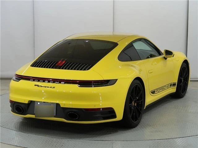 Porsche 911 Carrera 4S Yellow 2020 image 4