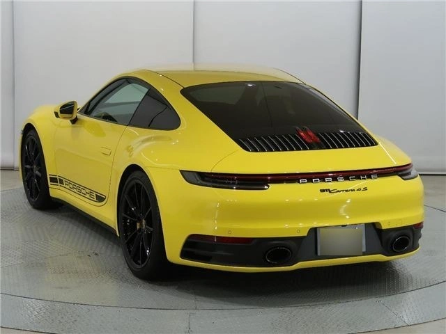 Porsche 911 Carrera 4S Yellow 2020 image 5