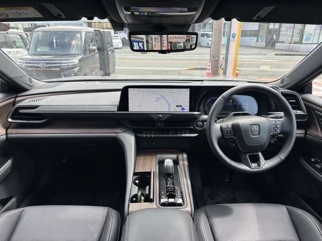 Toyota Crown 2.5 Z Silver image 6