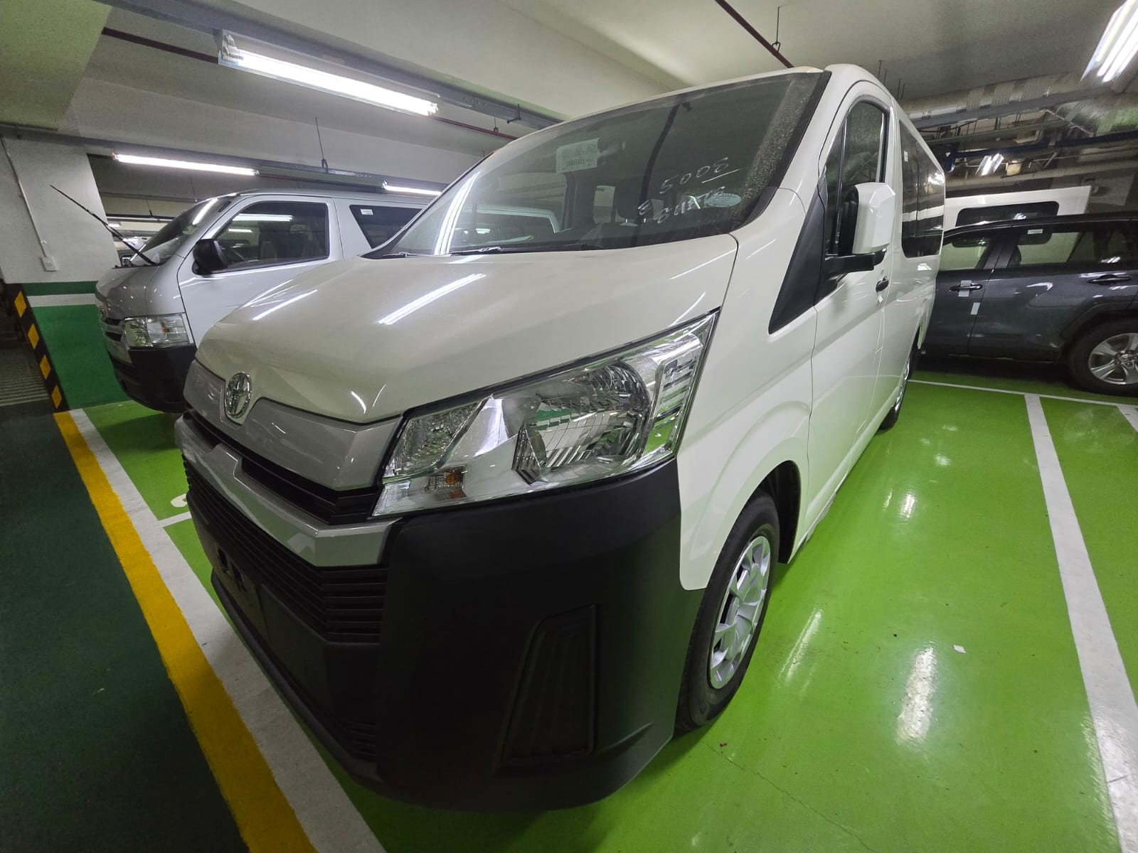 2027 TOYOTA HIACE VAN COMMUTER DELUXE 2.8 2WD MT White image 2