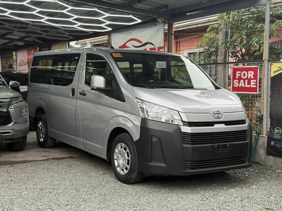 2027 TOYOTA HIACE VAN COMMUTER DELUXE 2.8 2WD MT Silver image 4