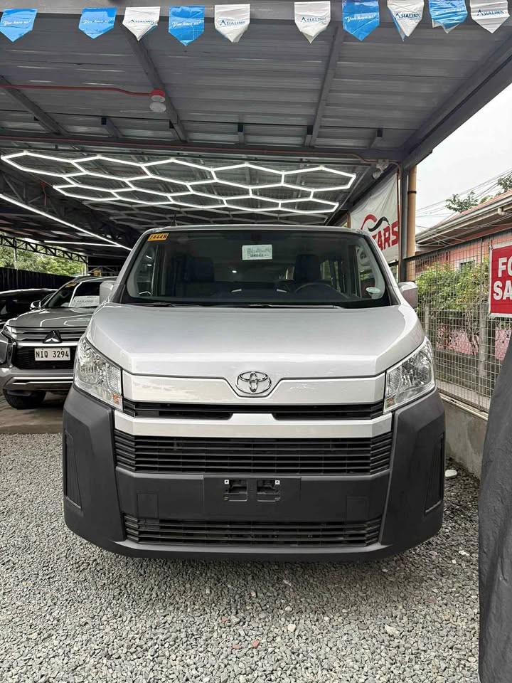 2027 TOYOTA HIACE VAN COMMUTER DELUXE 2.8 2WD MT Silver image 5
