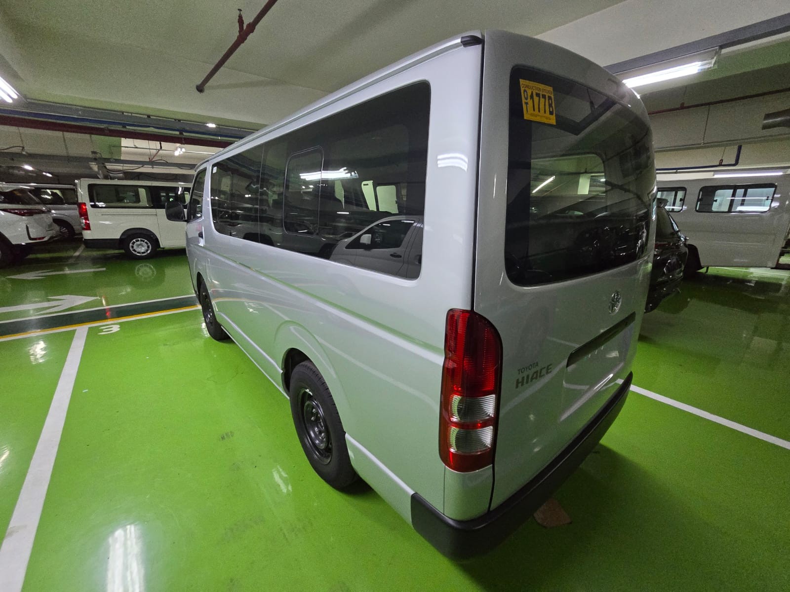 2027 TOYOTA HIACE VAN COMMUTER 3.0 2WD MT Silver image 4