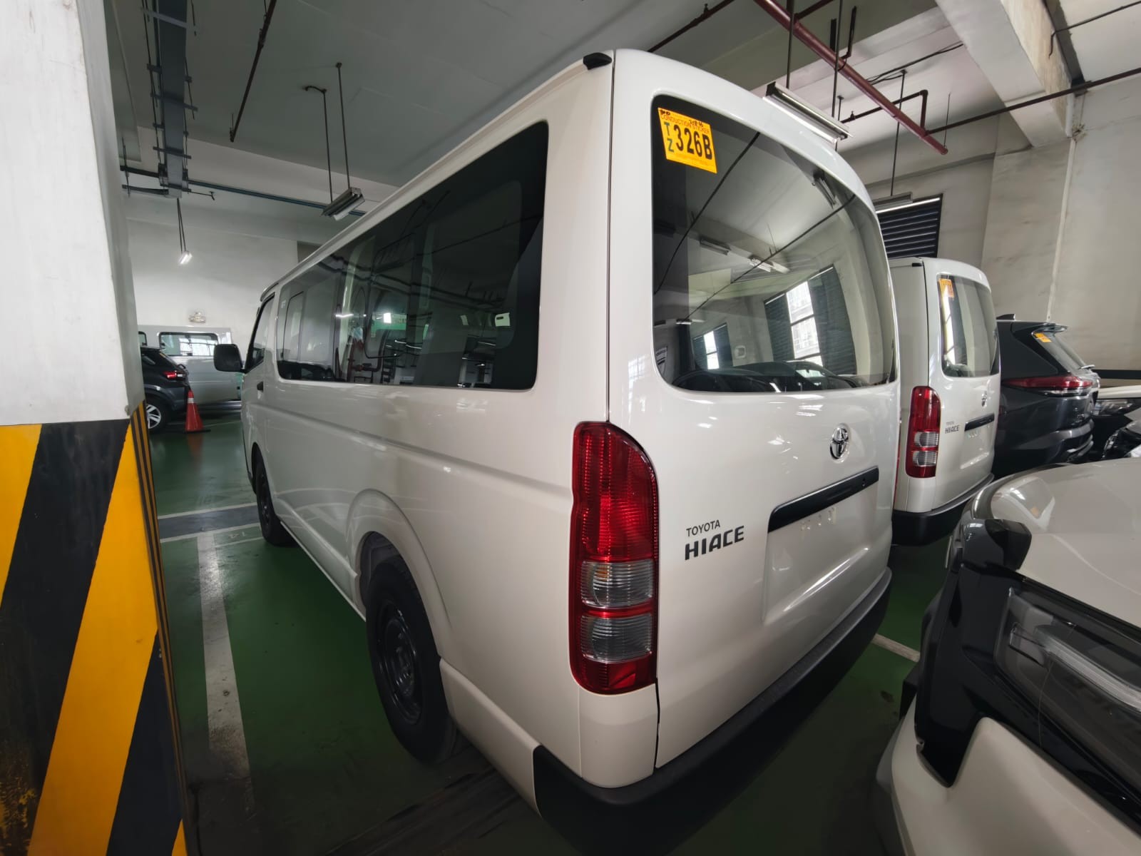 2027 TOYOTA HIACE VAN COMMUTER 3.0 2WD MT White image 3