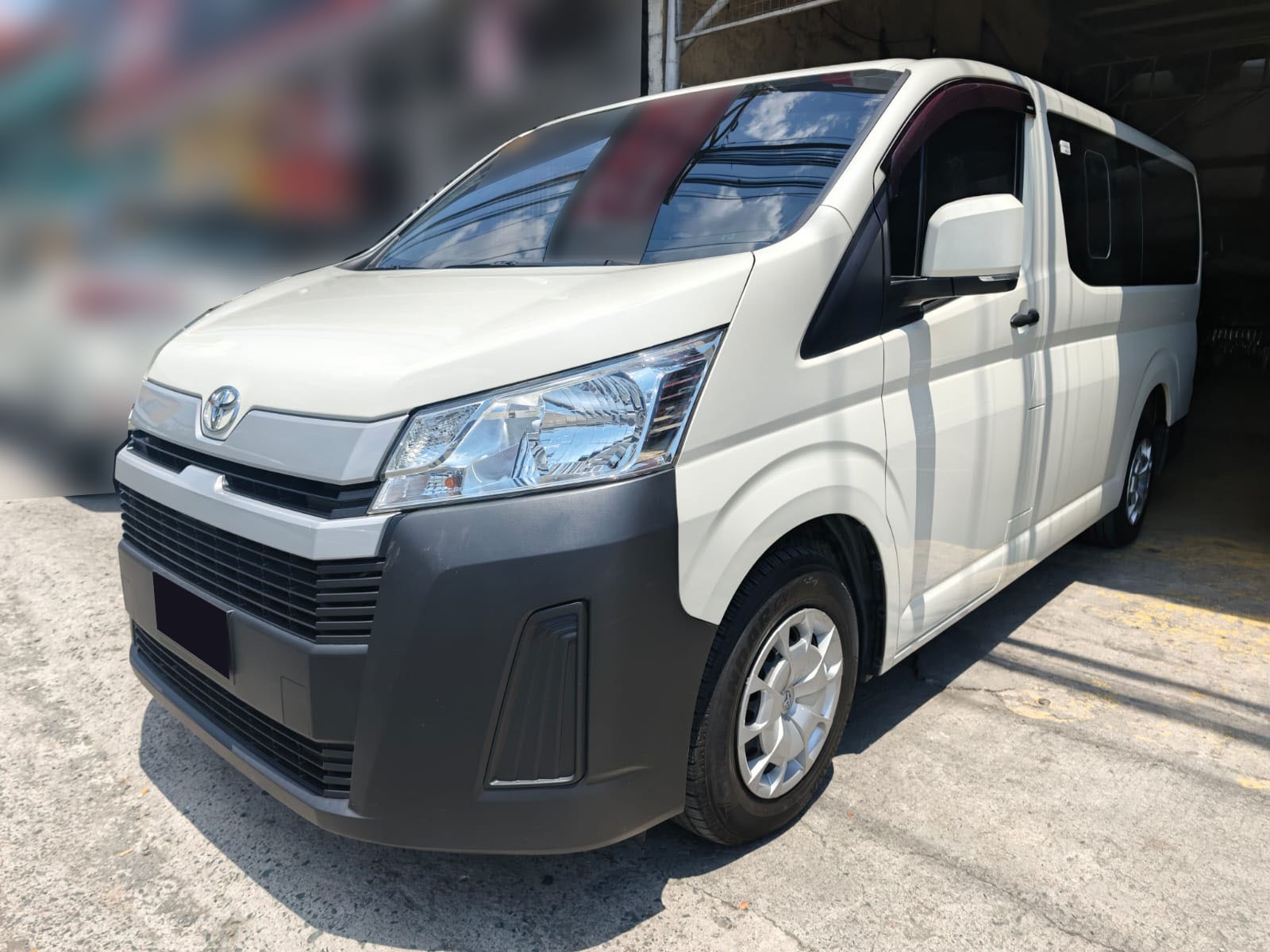 2022 TOYOTA HIACE VAN COMMUTER DELUXE 2.8 2WD MT White