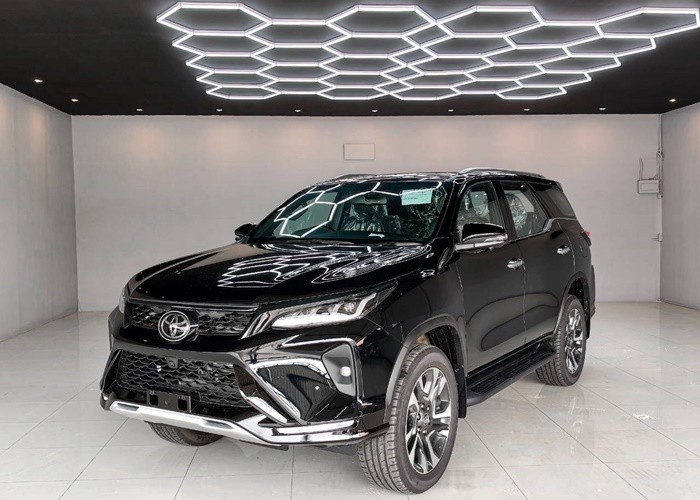 2026 TOYOTA FORTUNER LEGENDER 2.8 4WD AT Black