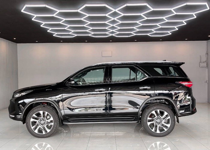 2026 TOYOTA FORTUNER LEGENDER 2.8 4WD AT Black image 2