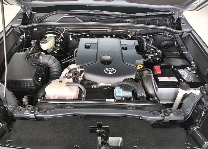 2026 TOYOTA HILUX TRAVO OVERLAND 2.8 2WD AT Gray image 4