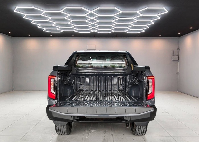 2026 TOYOTA HILUX TRAVO OVERLAND 2.8 2WD AT Gray image 12
