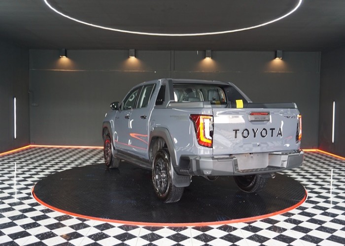 2026 TOYOTA HILUX TRAVO OVERLAND 2.8 2WD AT Gray image 6