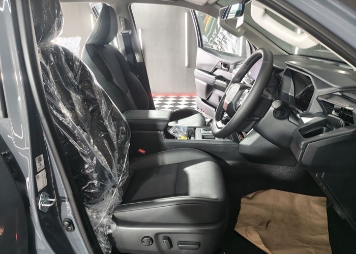 2026 TOYOTA HILUX TRAVO OVERLAND 2.8 2WD AT Gray image 16
