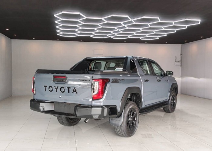2026 TOYOTA HILUX TRAVO OVERLAND 2.8 4WD AT image 3