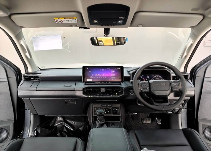 2026 TOYOTA HILUX TRAVO OVERLAND 2.8 4WD AT image 6