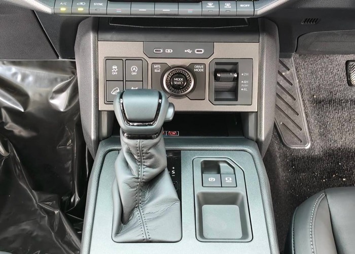 2026 TOYOTA HILUX TRAVO OVERLAND 2.8 4WD AT image 7