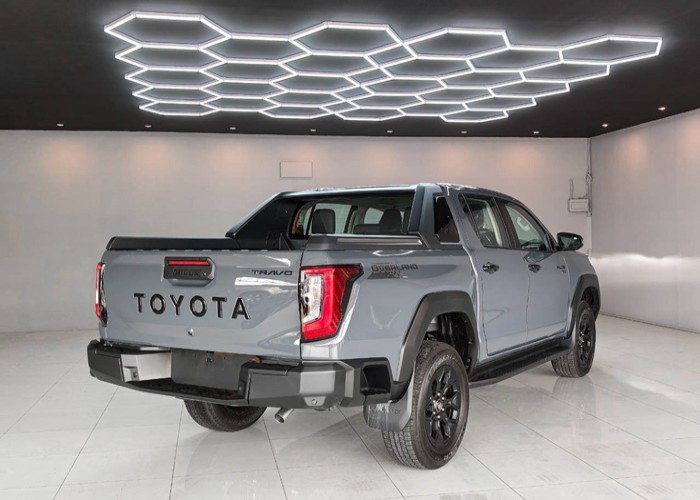 2026 TOYOTA HILUX TRAVO OVERLAND 2.8 4WD AT Gray image 5