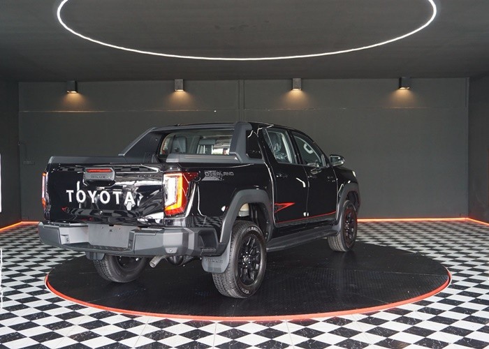 2026 TOYOTA HILUX TRAVO OVERLAND 2.8 2WD AT Black image 5