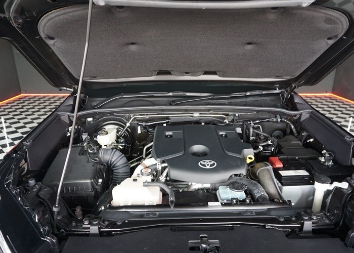 2026 TOYOTA HILUX TRAVO OVERLAND 2.8 2WD AT Black image 10