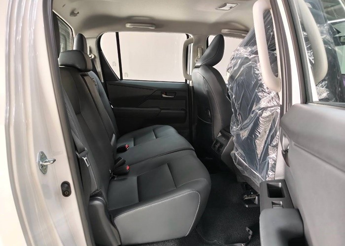 2026 TOYOTA HILUX TRAVO OVERLAND 2.8 2WD AT White image 15