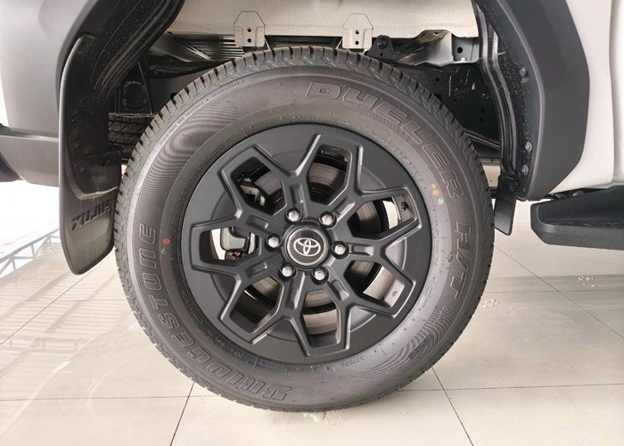 2026 TOYOTA HILUX TRAVO OVERLAND 2.8 2WD AT White image 16