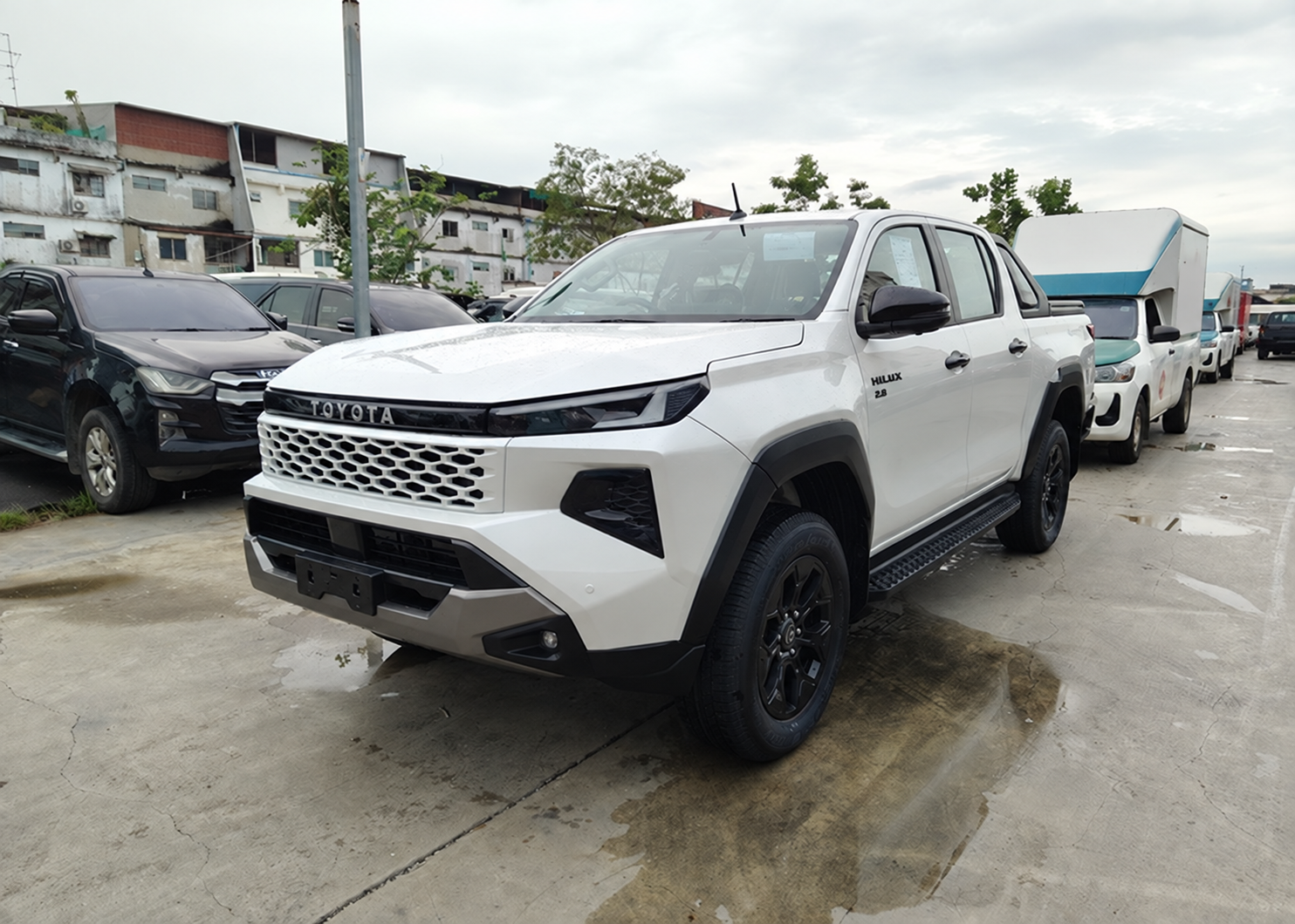2026 TOYOTA HILUX TRAVO OVERLAND 2.8 2WD AT