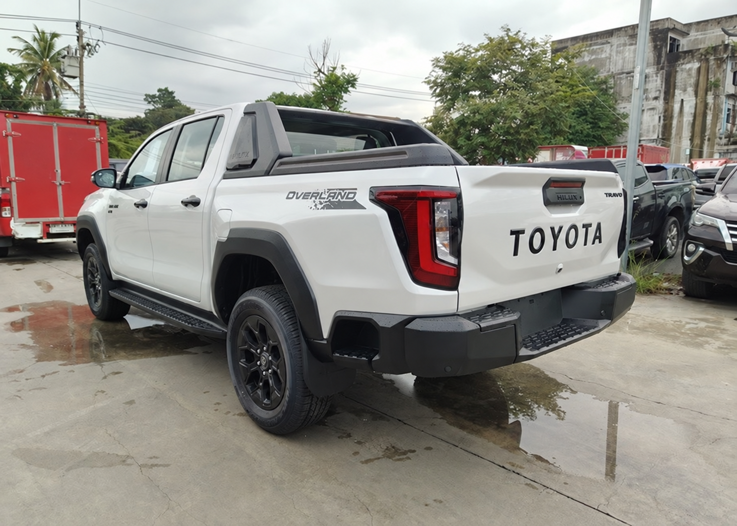 2026 TOYOTA HILUX TRAVO OVERLAND 2.8 2WD AT image 3