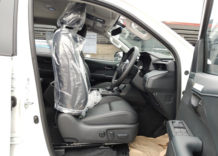 2026 TOYOTA HILUX TRAVO OVERLAND 2.8 2WD AT image 8