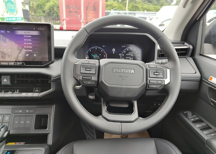 2026 TOYOTA HILUX TRAVO OVERLAND 2.8 2WD AT image 12