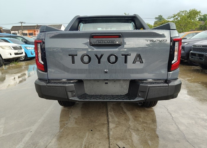 2026 TOYOTA HILUX TRAVO OVERLAND 2.8 2WD image 4