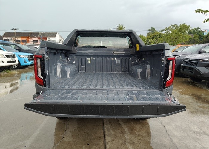 2026 TOYOTA HILUX TRAVO OVERLAND 2.8 2WD image 5