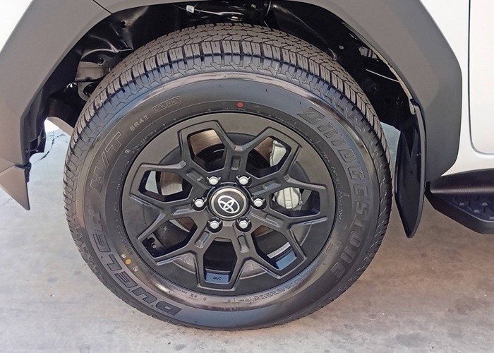 2026 TOYOTA HILUX TRAVO OVERLAND 2.8 2WD AT White image 2