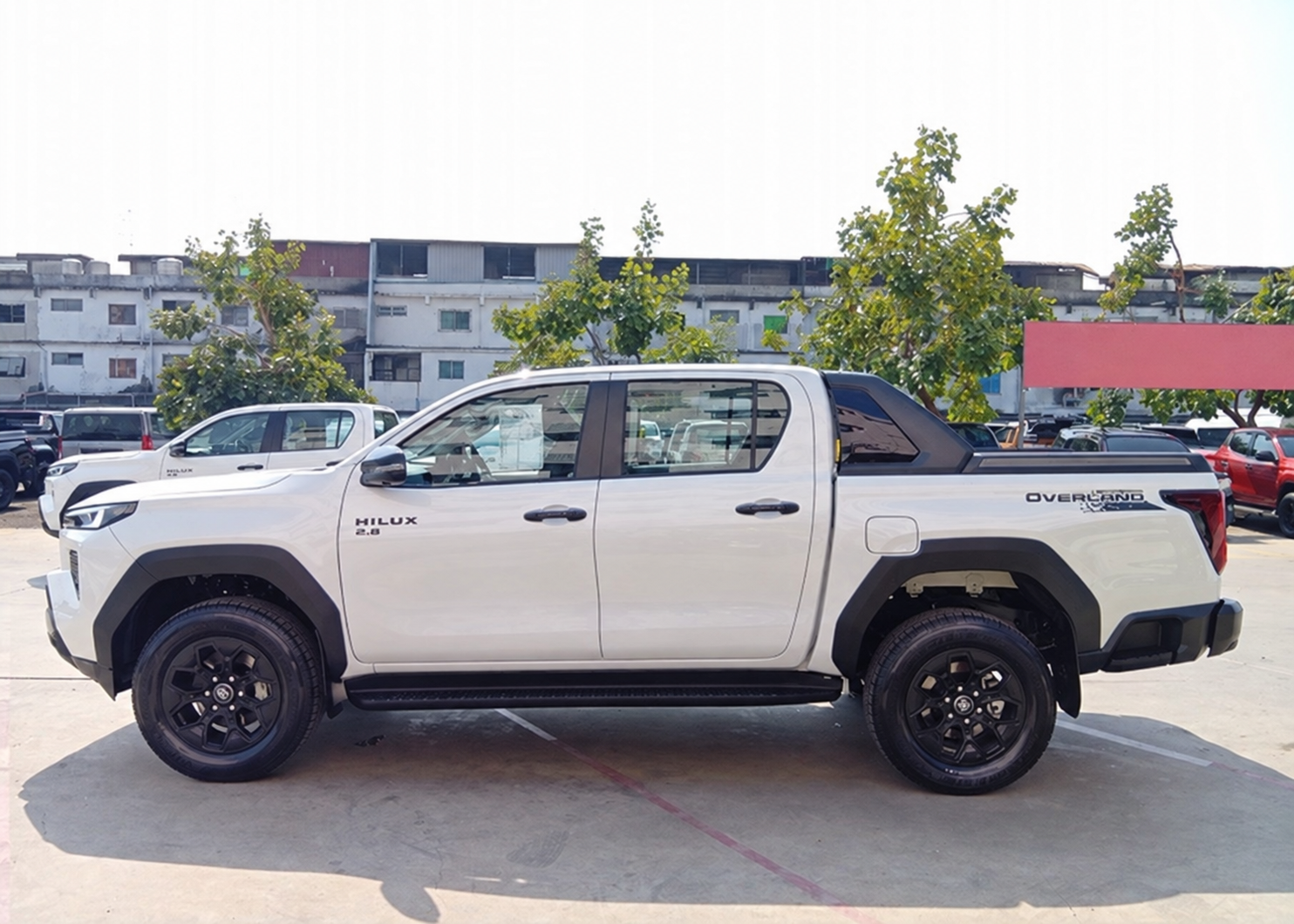 2026 TOYOTA HILUX TRAVO OVERLAND 2.8 2WD AT White image 3
