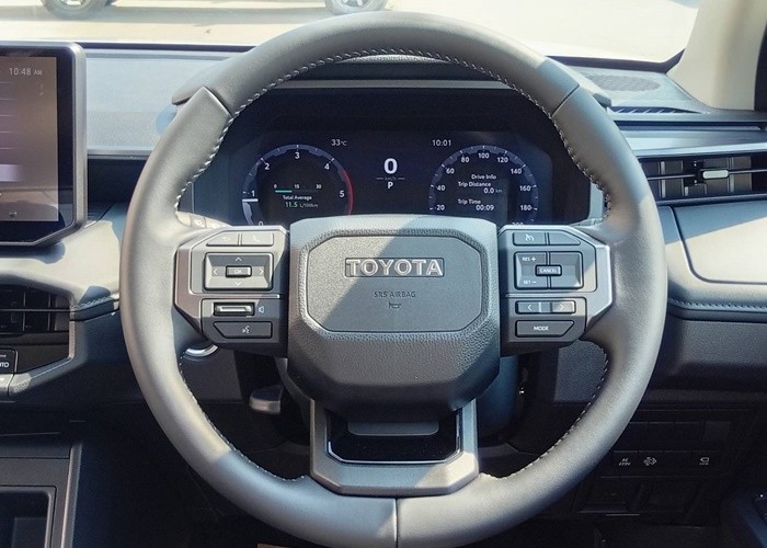 2026 TOYOTA HILUX TRAVO OVERLAND 2.8 2WD AT White image 15