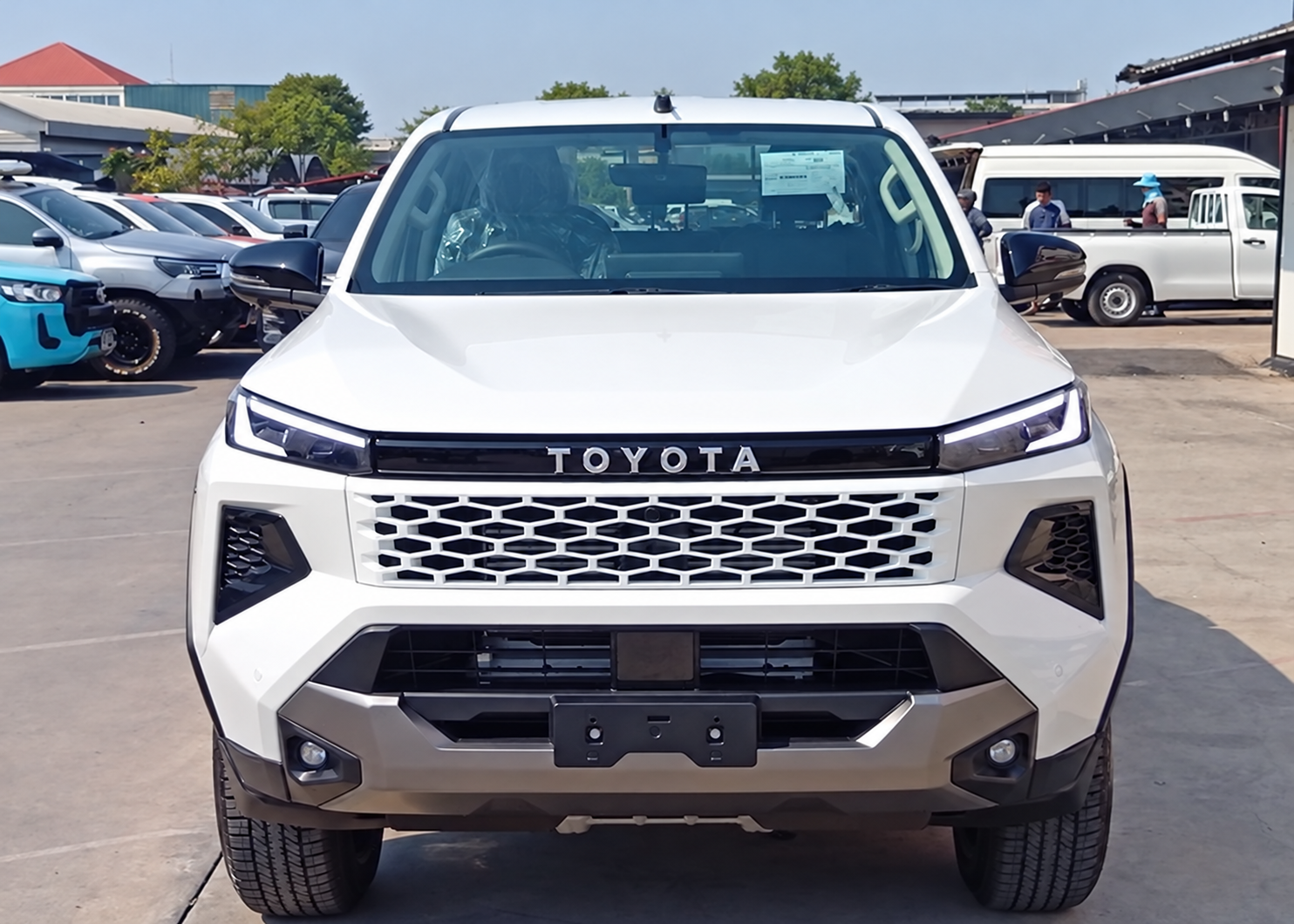 2026 TOYOTA HILUX TRAVO OVERLAND 2.8 2WD AT White image 17