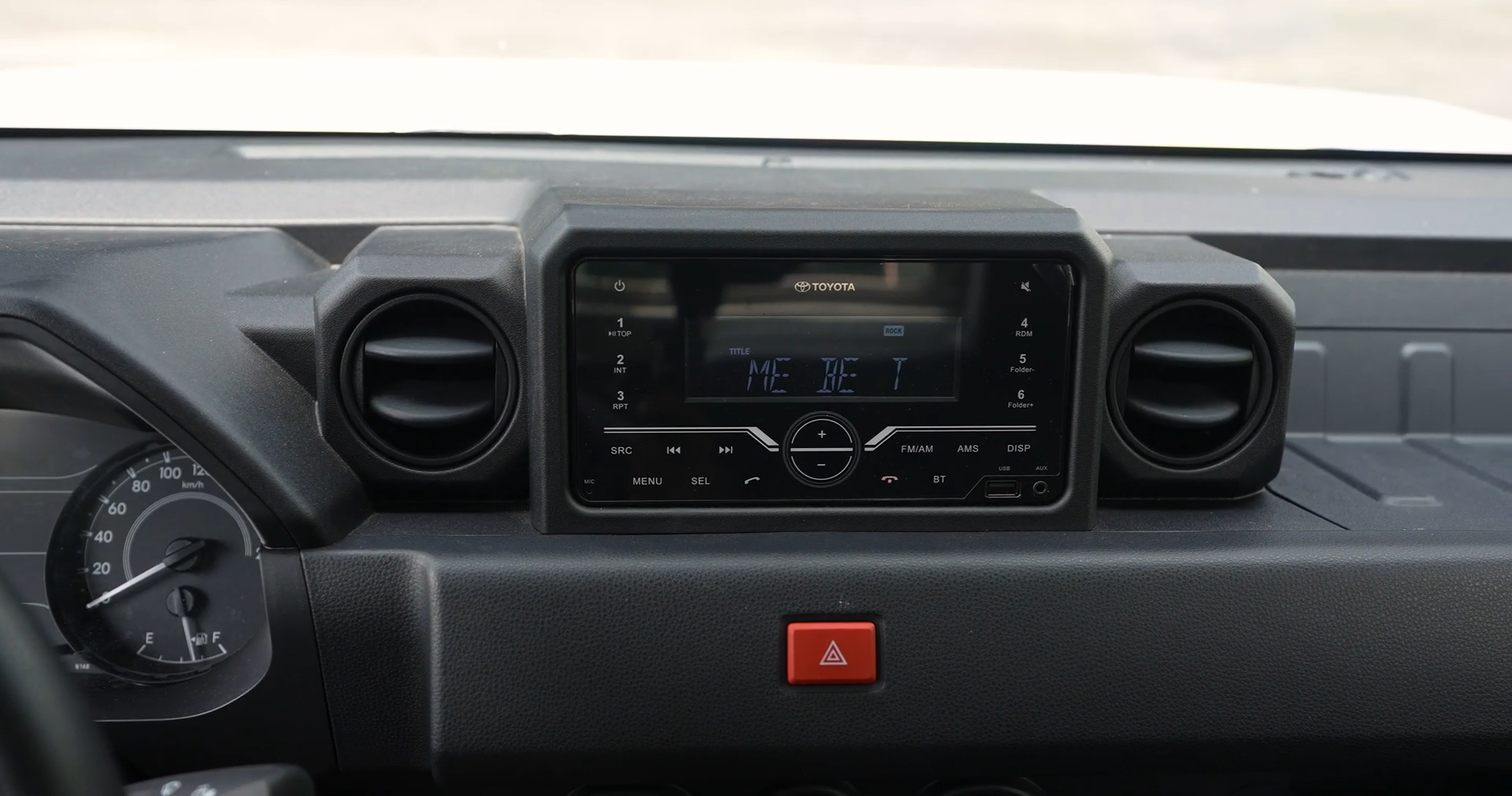 2027 TOYOTA TAMARAW SINGLE CAB Dropside Gas 2.0 2WD MT White image 14