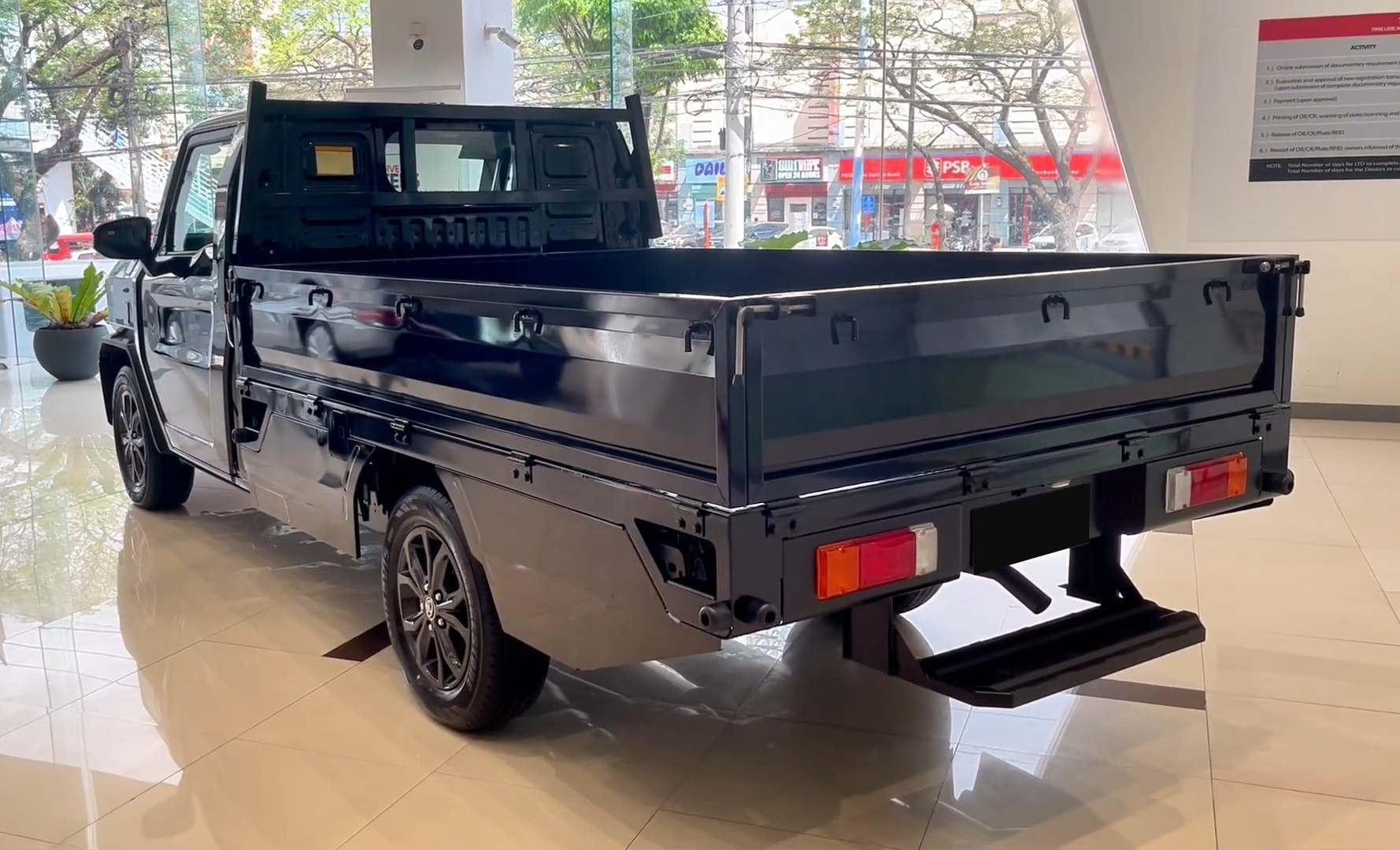 2027 TOYOTA TAMARAW SINGLE CAB GL Dropside DSL 2.4 2WD AT Black image 4