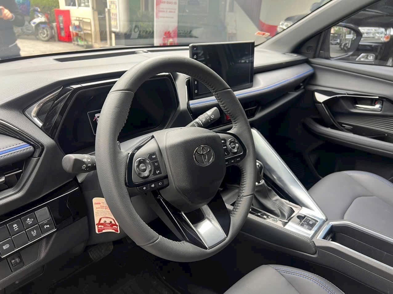 2027 TOYOTA YARIS CROSS SUV PETROL 1.5 2WD CVT Black image 7