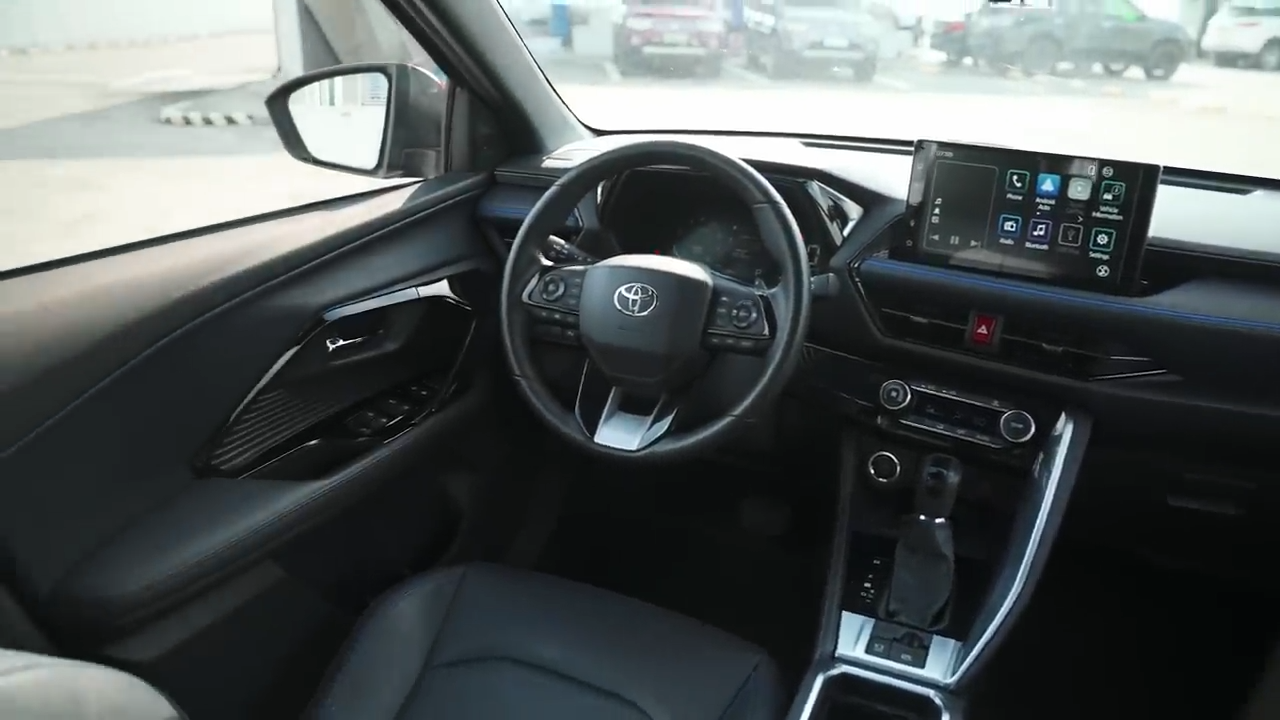 2027 TOYOTA YARIS CROSS SUV V 1.5 2WD CVT Red image 14
