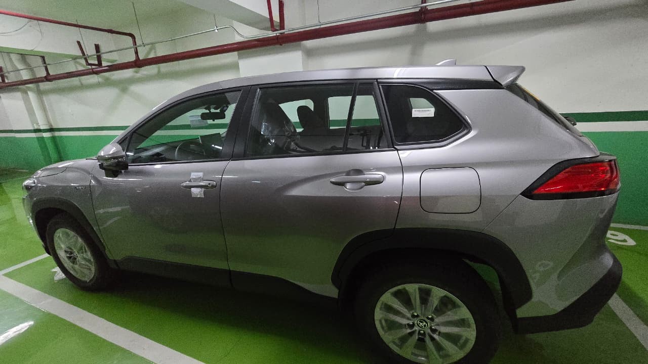 2027 TOYOTA COROLLA CROSS SUV G 1.8 2WD AT Silver image 2