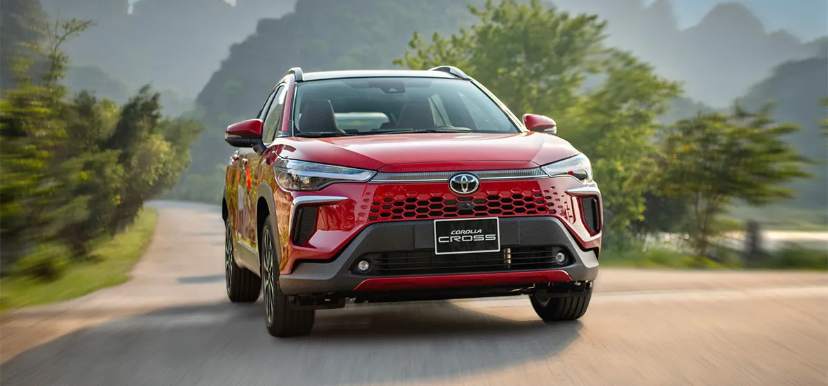 2027 TOYOTA COROLLA CROSS SUV PETROL 1.8 2WD CVT Red image 3
