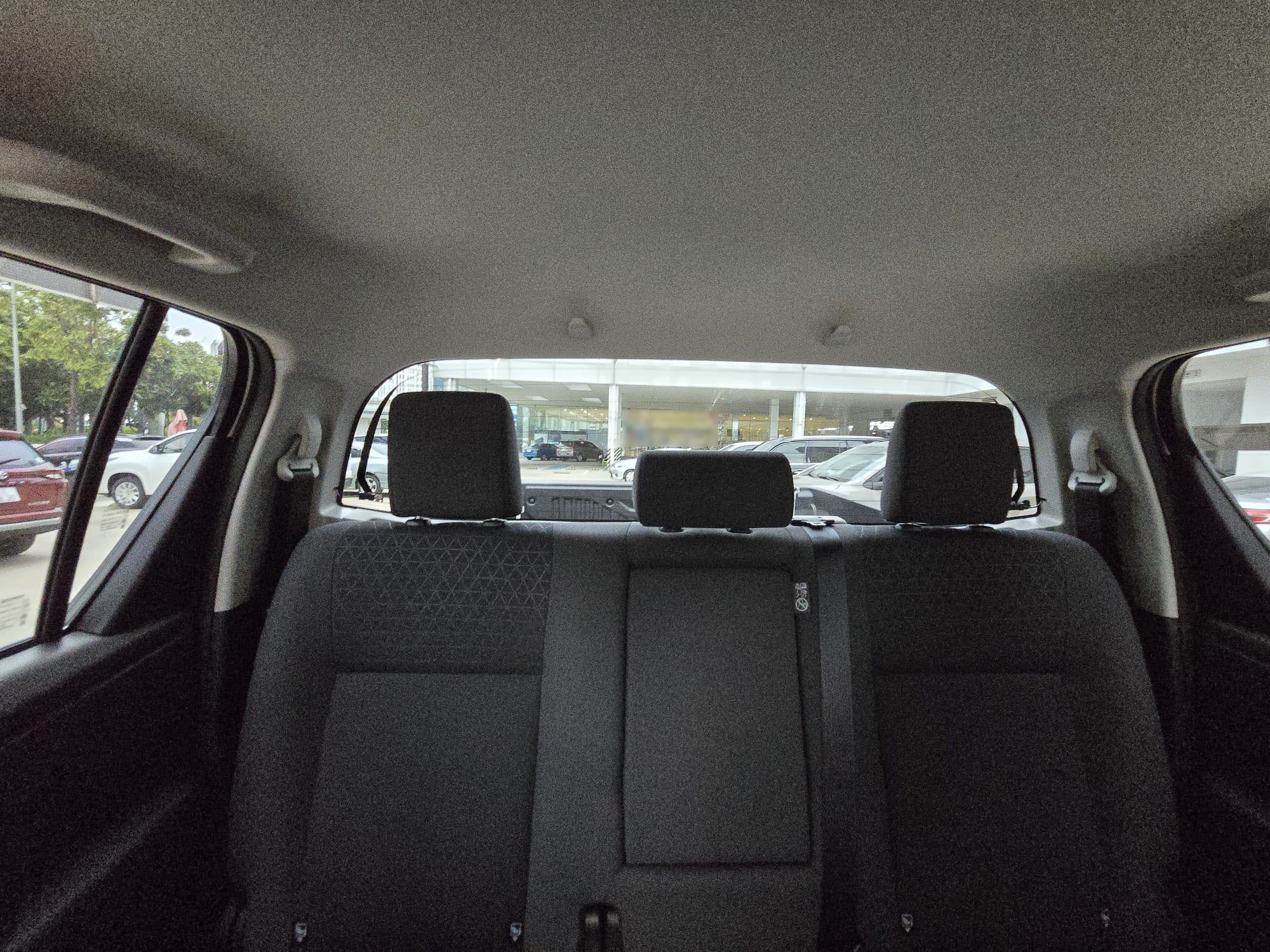 2027 TOYOTA HILUX DOUBLE CAB PRO 2.8 2WD AT White (Z-1385) image 17
