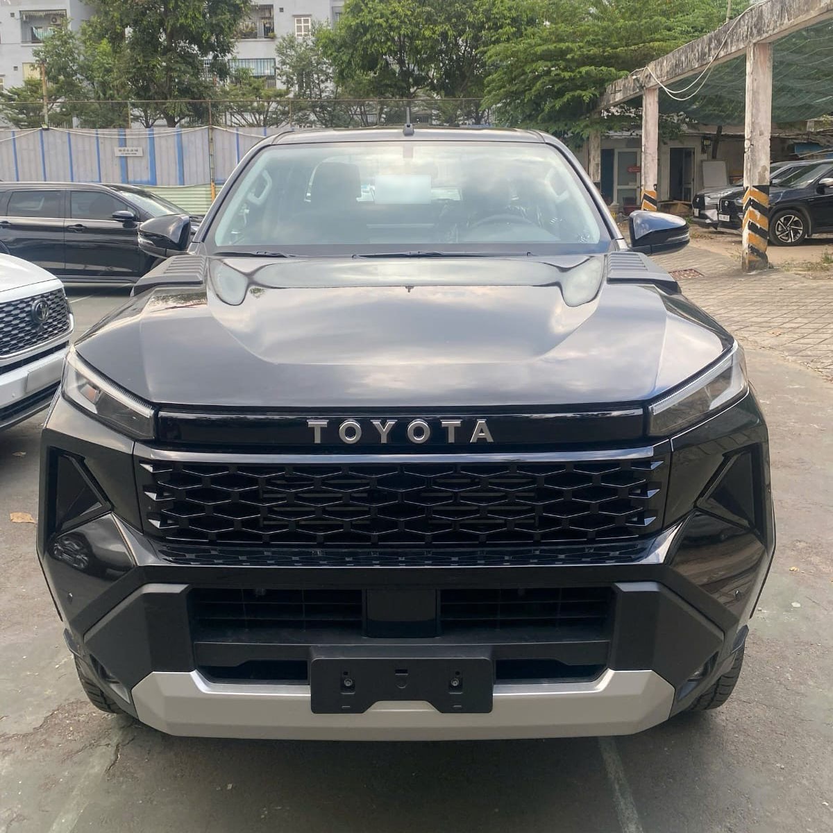 2027 TOYOTA HILUX DOUBLE CAB PRO 2.8 2WD AT Black (Z-1387) image 4