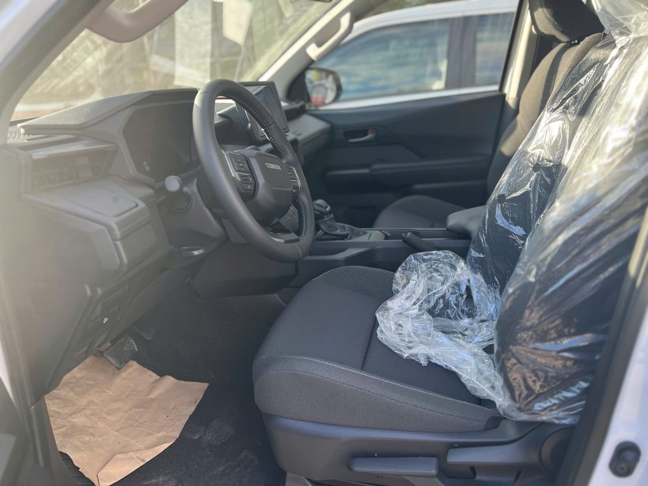 2027 TOYOTA HILUX DOUBLE CAB PRO 2.8 2WD AT Black (Z-1387) image 5