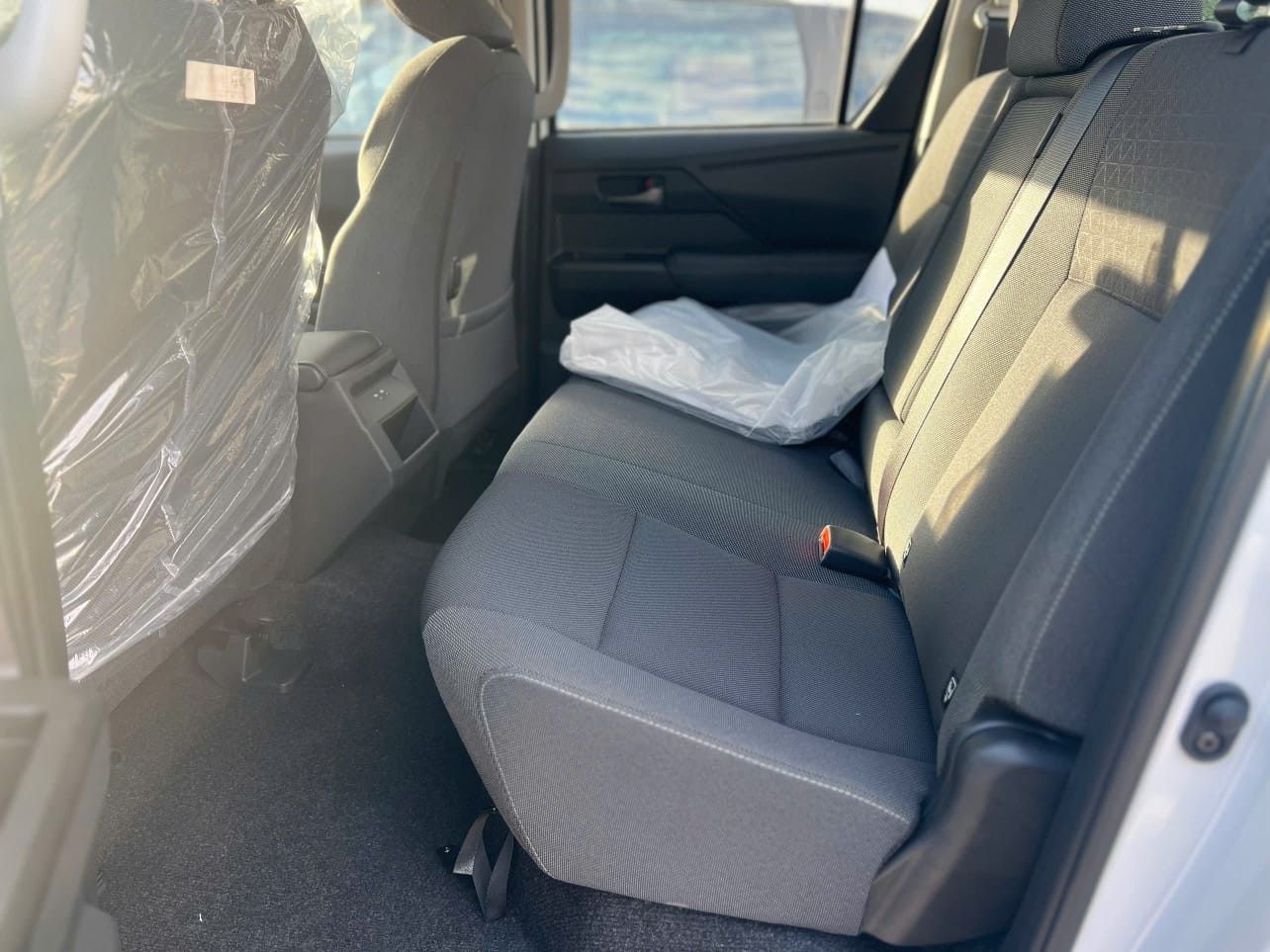 2027 TOYOTA HILUX DOUBLE CAB PRO 2.8 2WD AT Black (Z-1387) image 7