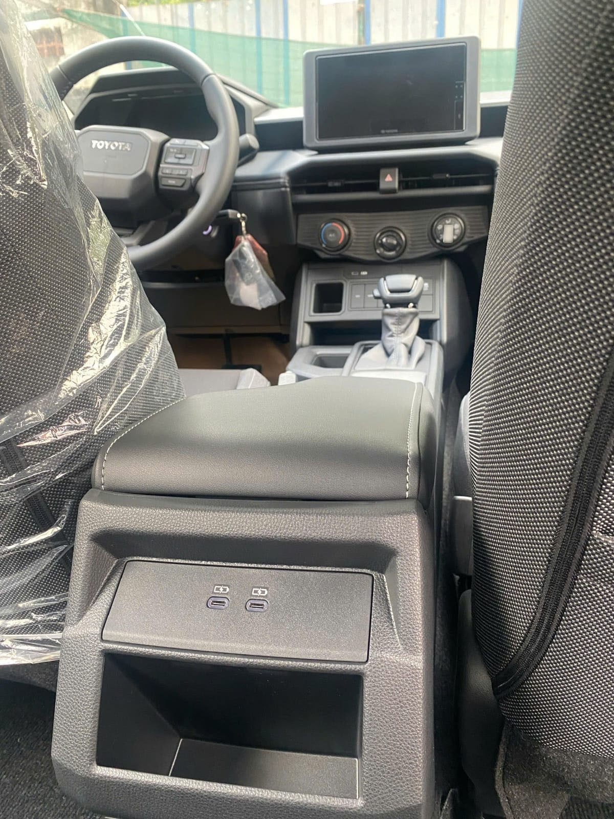 2027 TOYOTA HILUX DOUBLE CAB PRO 2.8 2WD AT Black (Z-1387) image 14