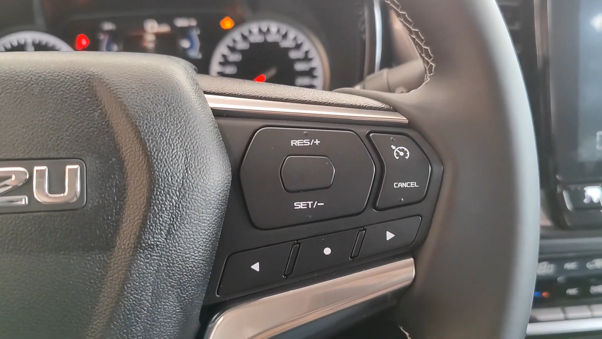 2027 ISUZU D-MAX DOUBLE CAB LS-A 3.0 2WD AT Gray image 4