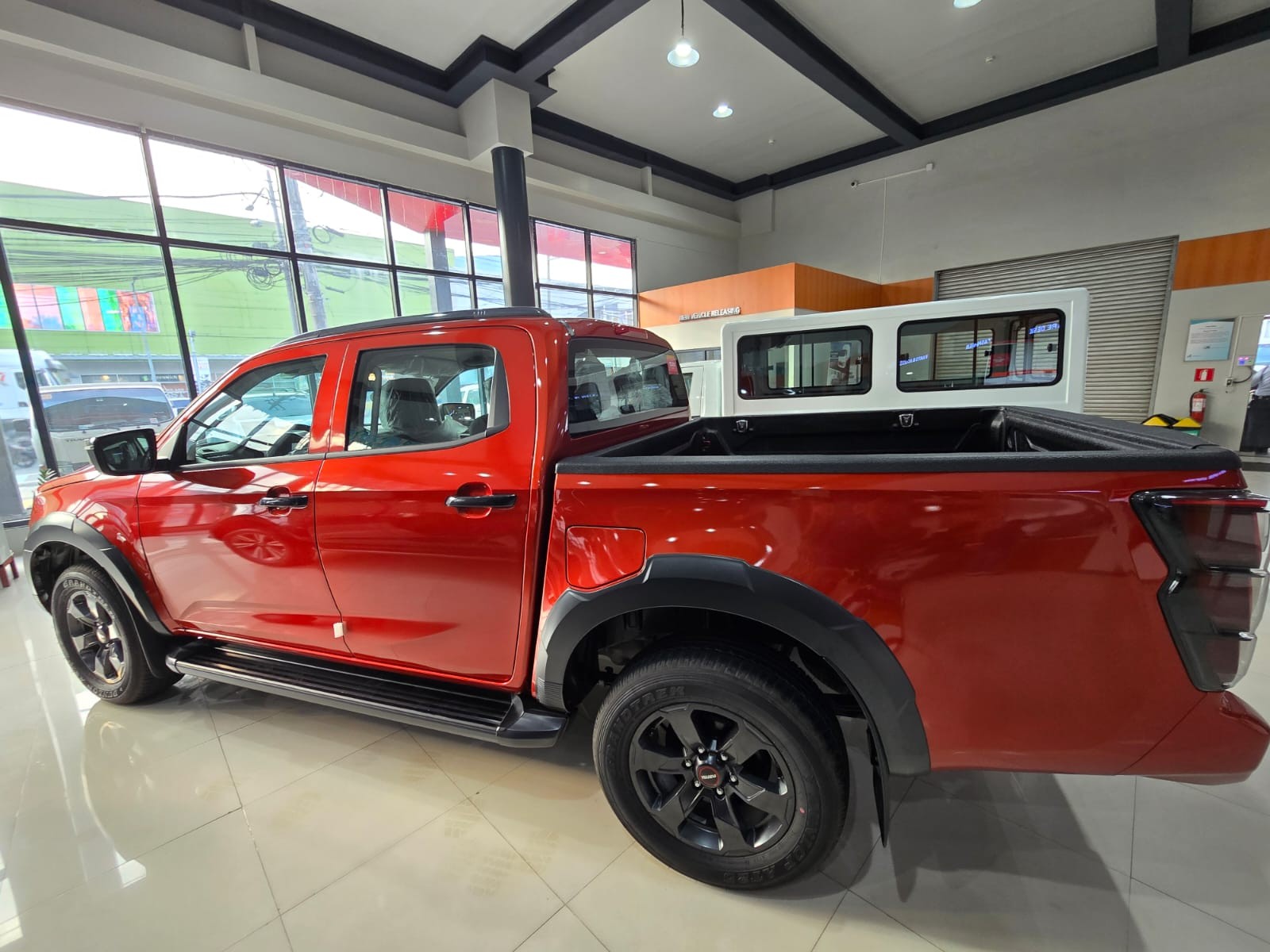 2027 ISUZU D-MAX DOUBLE CAB LS-A 3.0 2WD AT Red image 4