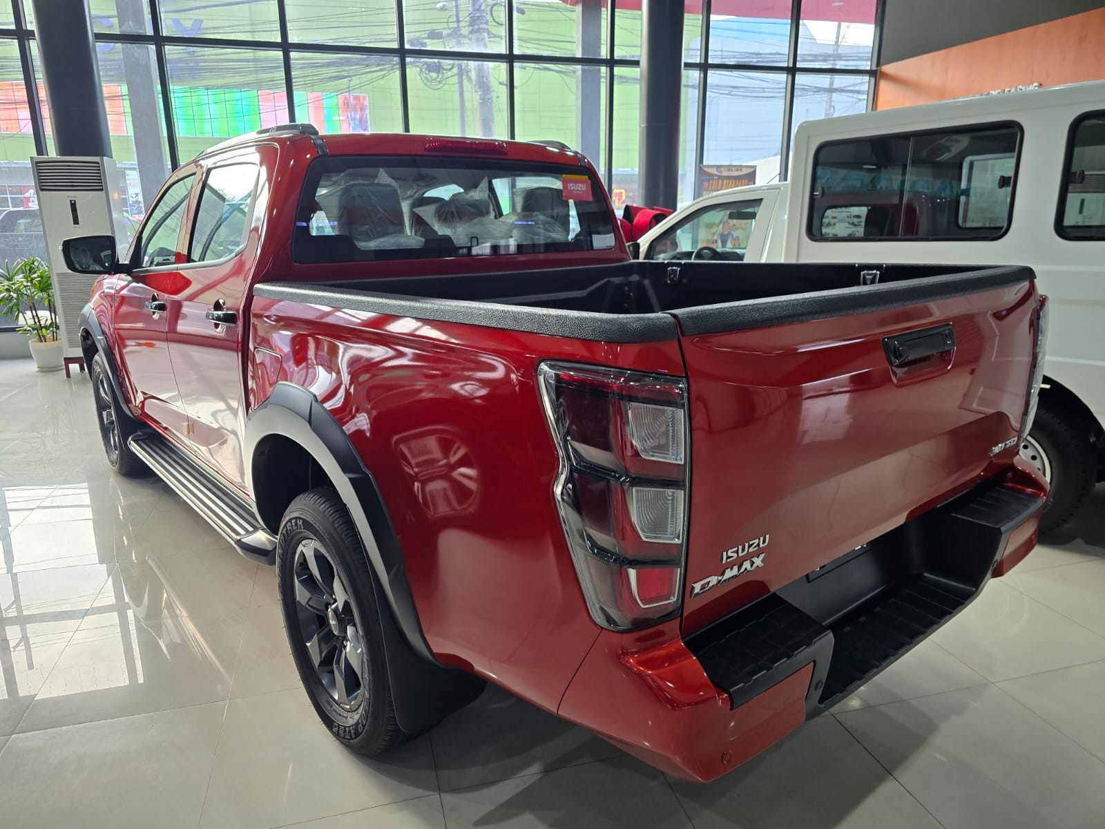 2027 ISUZU D-MAX DOUBLE CAB LS-A 3.0 2WD AT Red image 5