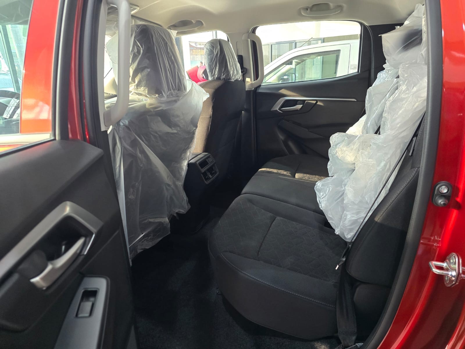 2027 ISUZU D-MAX DOUBLE CAB LS-A 3.0 2WD AT Red image 17